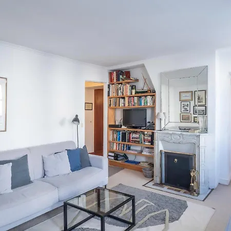 Charming 2br Near Bastille شقة *